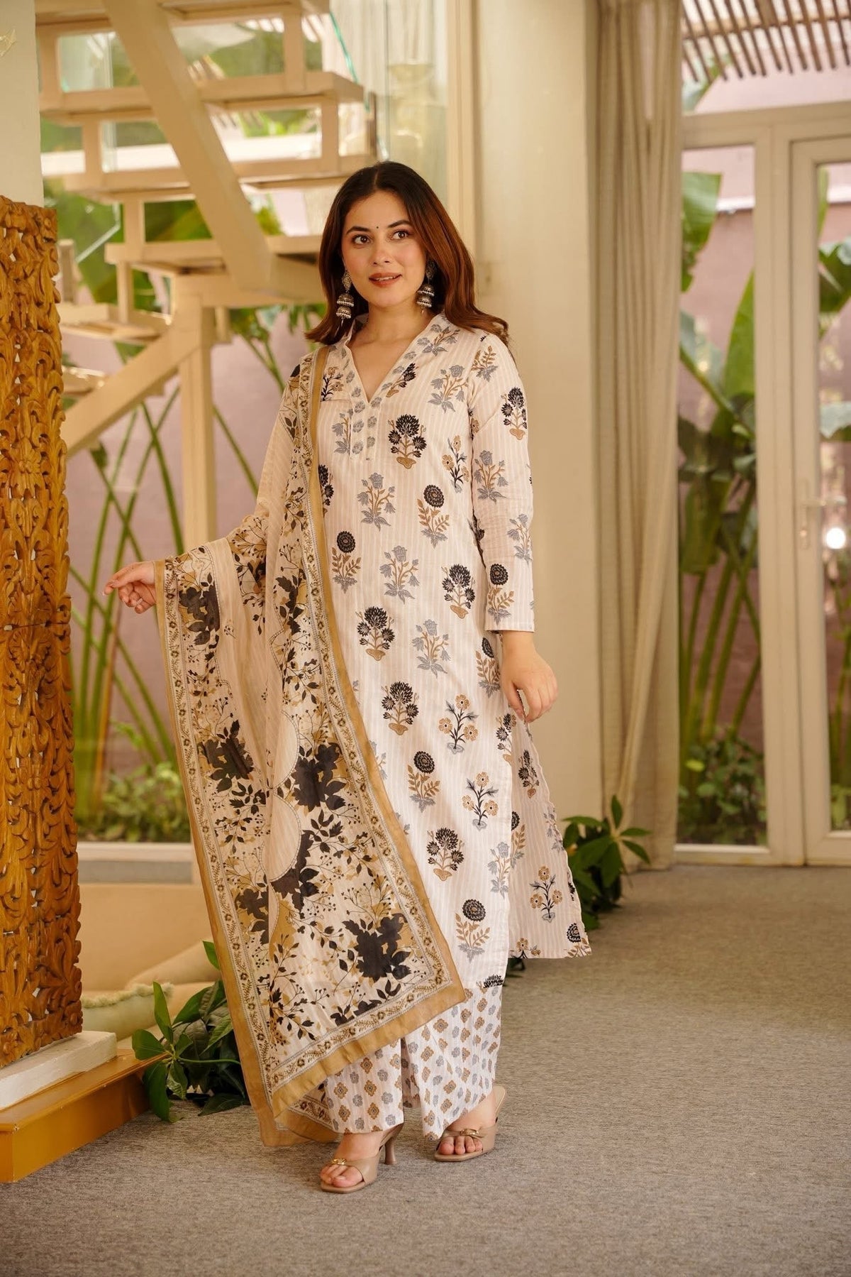 Women's Off White Floral Printed Kurti Set with Matching Bottom and Dupatta