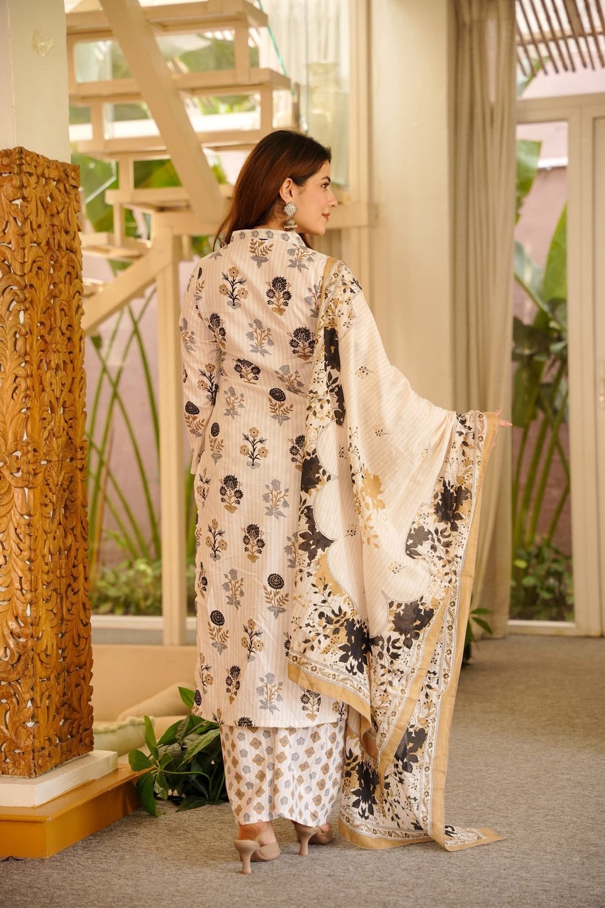 Women's Off White Floral Printed Kurti Set with Matching Bottom and Dupatta
